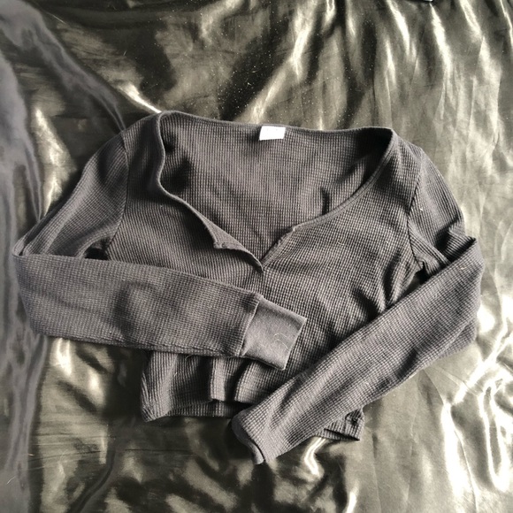 Black TNA long sleeve - Picture 2 of 4